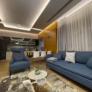 Lux , Tirana Albanien
